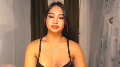 Snapshot of elliecummers chatting on 11/22/25, 04:39 ellie online show from 11/22/25, 04:39