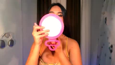 Snapshot of elliecummers chatting on 11/23/25, 04:29 ellie online show from 11/23/25, 04:29