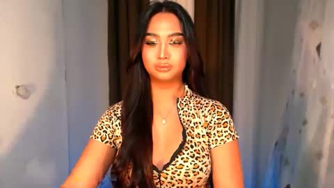 Snapshot of elliecummers chatting on 11/28/25, 06:21 ellie online show from 11/28/25, 06:21