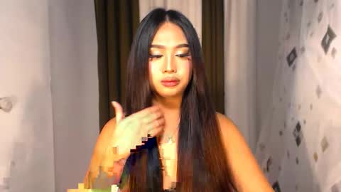 Snapshot of elliecummers chatting on 12/14/25, 05:40 ellie online show from 12/14/25, 05:40