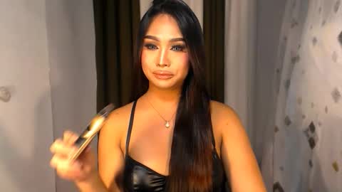 Snapshot of elliecummers chatting on 12/15/25, 04:11 ellie online show from 12/15/25, 04:11