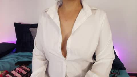 elliee1 online show from 05/18/26, 12:11