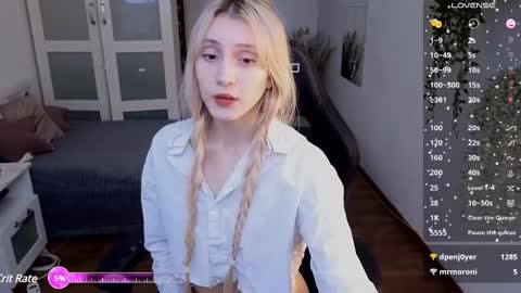 Snapshot of elliefrost chatting on 03/01/25, 12:28 elliefrost online show from 03/01/25, 12:28