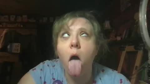 Ellie Louise online show from 04/30/26, 08:04