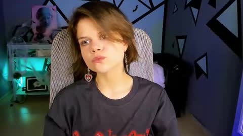 elliemurler online show from 10/22/25, 09:09