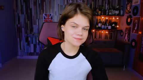 elliemurler online show from 11/11/25, 09:09