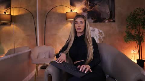 Ellie online show from 11/30/25, 05:22