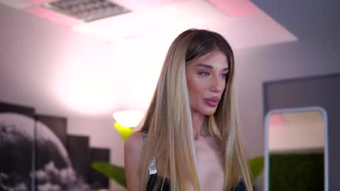 Ellie online show from 12/02/25, 06:58