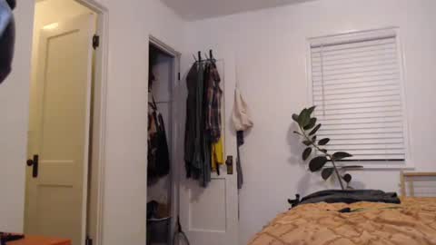 Snapshot of ellierowyn chatting on 01/08/26, 01:08 Ellie Rowyn online show from 01/08/26, 01:08