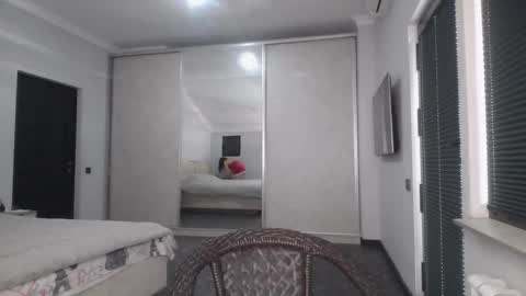 elliesoft online show from 12/22/25, 07:05