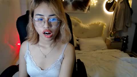 Snapshot of ellieyun chatting on 09/23/25, 01:03 ellieyun online show from 09/23/25, 01:03