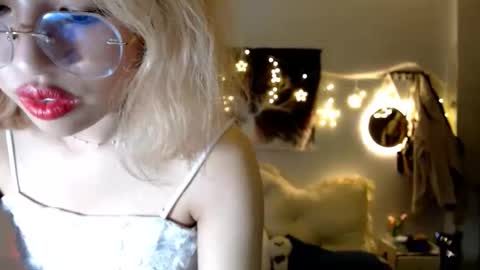 Snapshot of ellieyun chatting on 09/25/25, 01:04 ellieyun online show from 09/25/25, 01:04