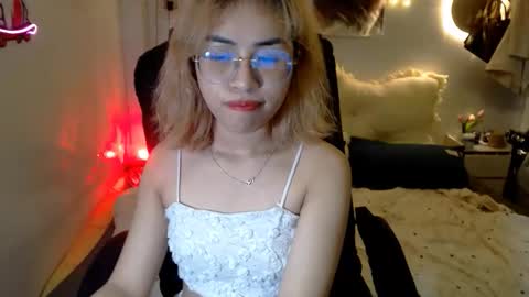 Snapshot of ellieyun chatting on 10/11/25, 03:43 ellieyun online show from 10/11/25, 03:43