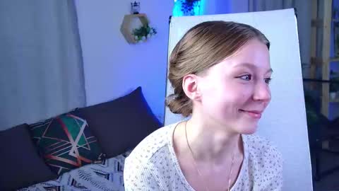 Snapshot of ellifrankenweenie chatting on 03/23/26, 11:03 Elli online show from 03/23/26, 11:03