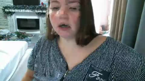 Snapshot of ellimol chatting on 12/13/24, 01:01 EliMoL online show from 12/13/24, 01:01