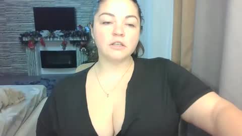 Snapshot of ellimol chatting on 01/18/25, 02:12 EliMoL online show from 01/18/25, 02:12