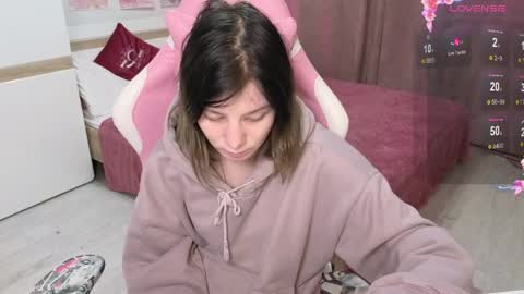 Snapshot of ellinblare chatting on 03/27/26, 09:14 Ellin online show from 03/27/26, 09:14