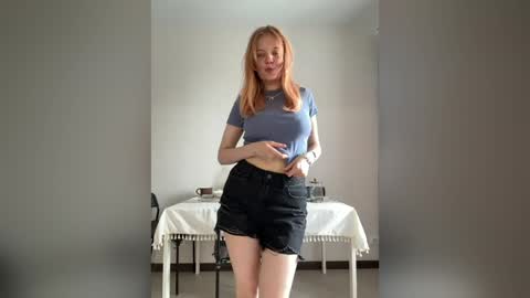 Snapshot of elliora chatting on 07/22/26, 10:29 Elly online show from 07/22/26, 10:29