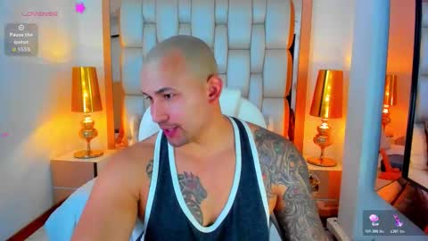 Snapshot of elliott_veelez chatting on 01/06/26, 08:12 E L L I O T V E L E Z online show from 01/06/26, 08:12