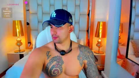 Snapshot of elliott_veelez chatting on 02/03/26, 08:36 E L L I O T V E L E Z online show from 02/03/26, 08:36
