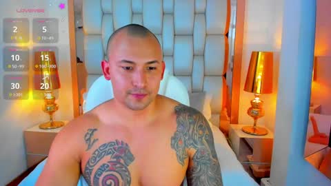 Snapshot of elliott_veelez chatting on 03/31/26, 08:53 E L L I O T V E L E Z online show from 03/31/26, 08:53