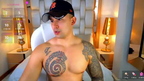 Snapshot of elliott_veelez chatting on 04/18/26, 09:15 E L L I O T V E L E Z online show from 04/18/26, 09:15