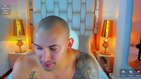 Snapshot of elliott_veelez chatting on 05/11/26, 09:01 E L L I O T V E L E Z online show from 05/11/26, 09:01