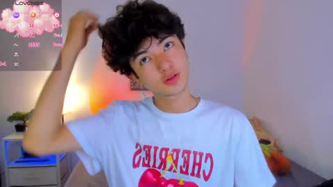 Snapshot of elliotvolkov chatting on 05/13/26, 02:47 elliotvolkov online show from 05/13/26, 02:47