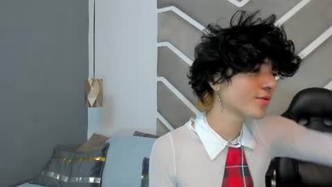 Snapshot of elliotvolkov chatting on 07/24/26, 01:31 elliotvolkov online show from 07/24/26, 01:31