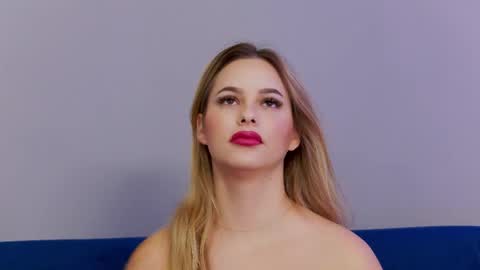 Elsa Jean online show from 10/17/25, 02:26