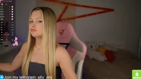 elly_ary online show from 10/25/25, 05:08