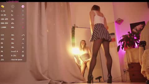 Snapshot of elly_belly chatting on 11/14/25, 08:40 Elly online show from 11/14/25, 08:40