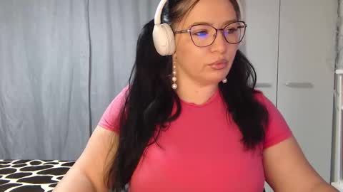 Snapshot of elly_denise chatting on 03/02/26, 08:10 Denise online show from 03/02/26, 08:10