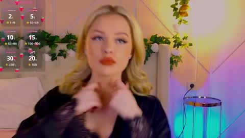 Elly Linn online show from 04/23/26, 10:01