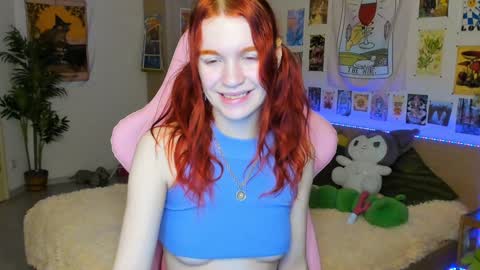 Snapshot of elly_milas chatting on 12/02/24, 06:20 Elly Fansly online show from 12/02/24, 06:20