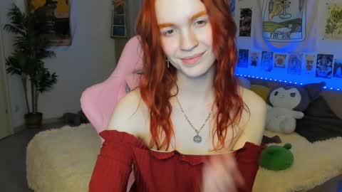 Snapshot of elly_milas chatting on 12/02/24, 06:21 Elly Fansly online show from 12/02/24, 06:21