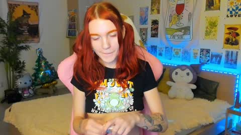 Snapshot of elly_milas chatting on 12/29/24, 05:53 Elly Fansly online show from 12/29/24, 05:53