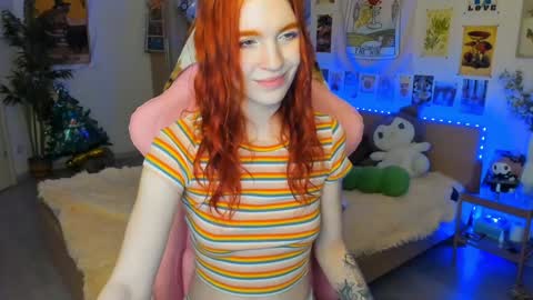 Snapshot of elly_milas chatting on 01/03/25, 01:03 Elly Fansly online show from 01/03/25, 01:03