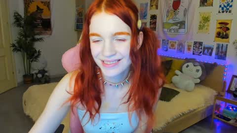 Snapshot of elly_milas chatting on 01/12/25, 10:45 Elly Fansly online show from 01/12/25, 10:45