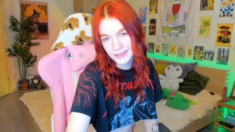 Snapshot of elly_milas chatting on 01/14/25, 08:31 Elly Fansly online show from 01/14/25, 08:31