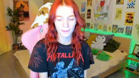 Snapshot of elly_milas chatting on 01/14/25, 11:31 Elly Fansly online show from 01/14/25, 11:31