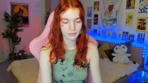 Snapshot of elly_milas chatting on 01/17/25, 07:08 Elly Fansly online show from 01/17/25, 07:08