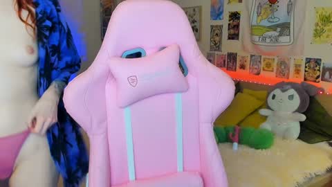 Snapshot of elly_milas chatting on 01/27/25, 09:23 Elly Fansly online show from 01/27/25, 09:23