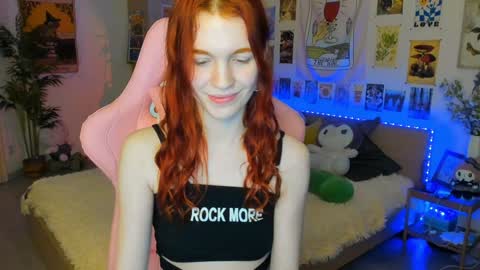 Snapshot of elly_milas chatting on 01/28/25, 11:28 Elly Fansly online show from 01/28/25, 11:28