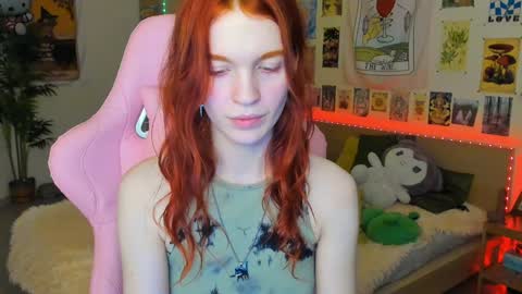 Snapshot of elly_milas chatting on 02/02/25, 12:02 Elly Fansly online show from 02/02/25, 12:02