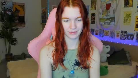 Snapshot of elly_milas chatting on 02/09/25, 08:33 Elly Fansly online show from 02/09/25, 08:33