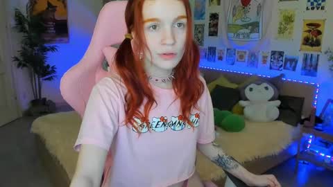 Snapshot of elly_milas chatting on 02/25/25, 06:58 Elly Fansly online show from 02/25/25, 06:58