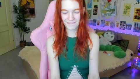 Snapshot of elly_milas chatting on 03/01/25, 11:28 Elly Fansly online show from 03/01/25, 11:28