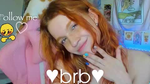 Snapshot of elly_milas chatting on 10/21/25, 08:04 Elly Fansly online show from 10/21/25, 08:04