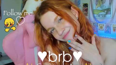 Snapshot of elly_milas chatting on 12/02/25, 06:41 Elly Fansly online show from 12/02/25, 06:41